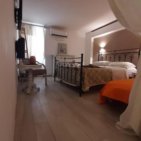 La Nicchia Del Borgo Apartment Taranto Bagian luar foto