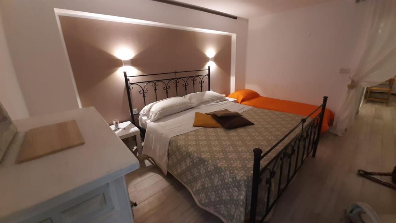 La Nicchia Del Borgo Apartment Taranto Bagian luar foto