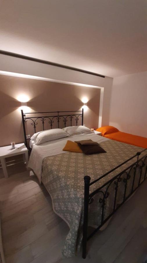 La Nicchia Del Borgo Apartment Taranto Bagian luar foto