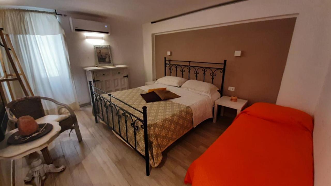 La Nicchia Del Borgo Apartment Taranto Bagian luar foto