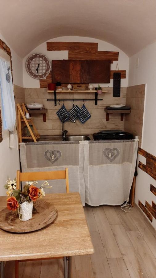 La Nicchia Del Borgo Apartment Taranto Bagian luar foto